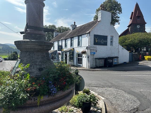 Clachan Inn, 10 Main Street, Castle Douglas, Kirkcudbrightshire, DG7 3UW