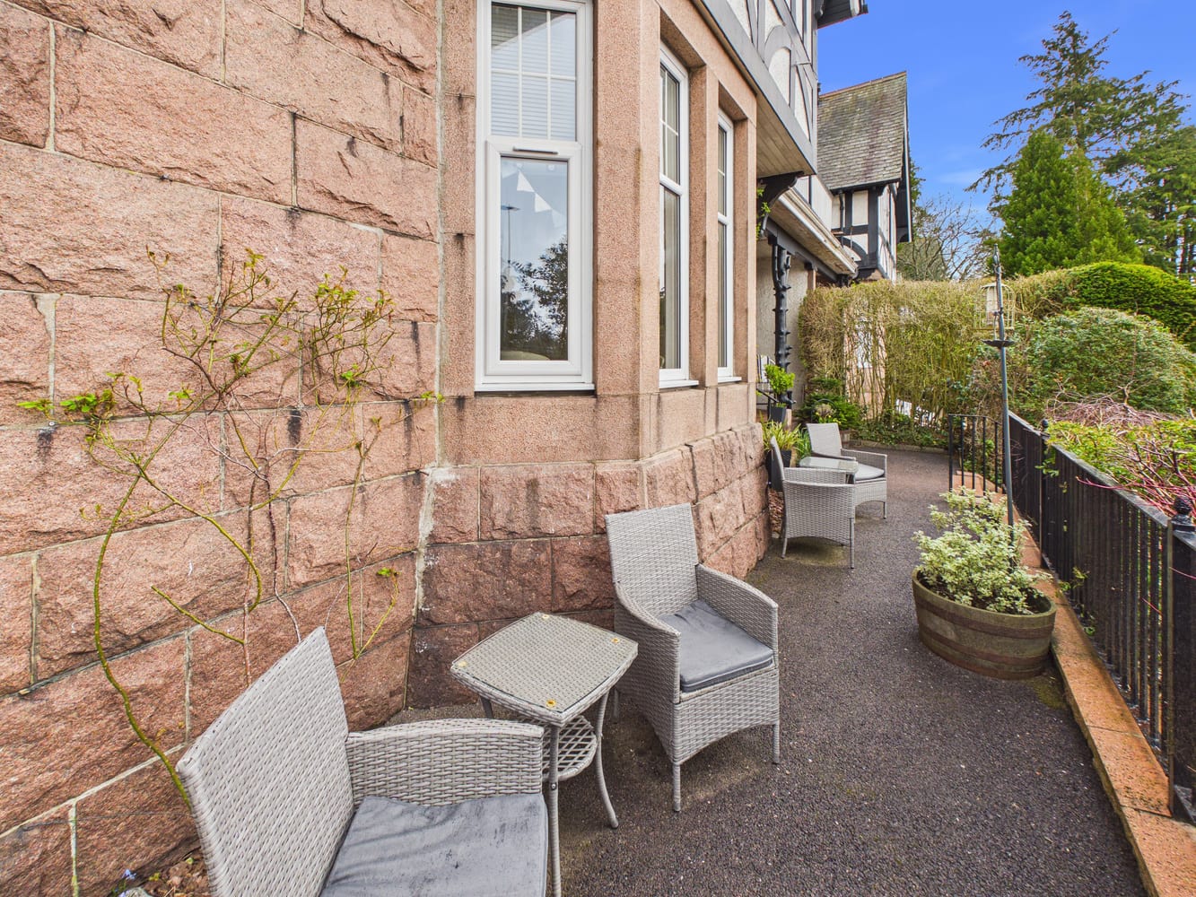 Furain Guest House, 92 North Deeside Road, Aberdeen, AB14 0QN