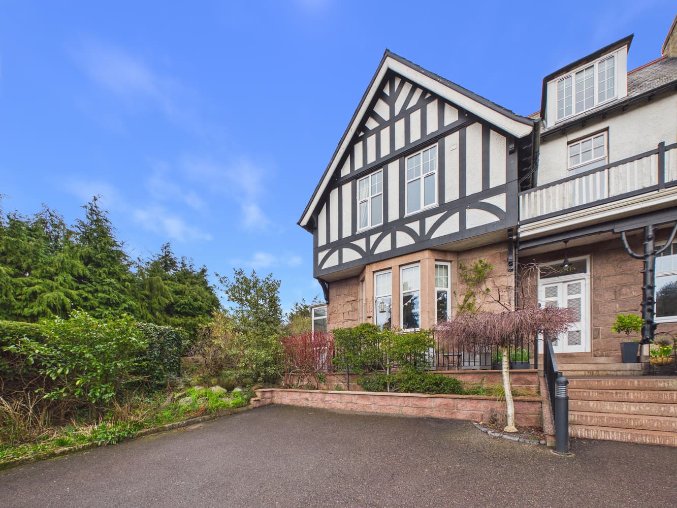 Furain Guest House, 92 North Deeside Road, Aberdeen, AB14 0QN